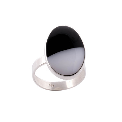 Sterling silver ring with black & white oval shell